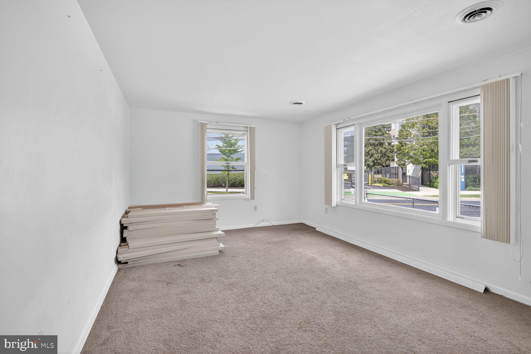 816 ISLINGTON STREET