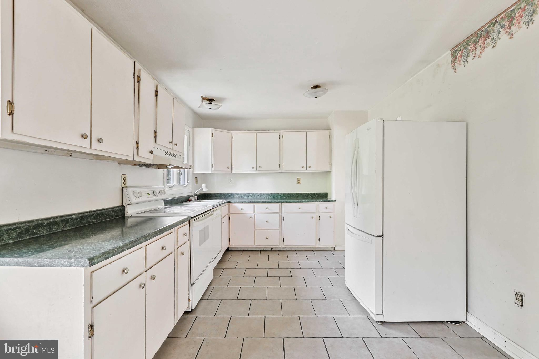 FOUR SEASONS ESTATES - Residential