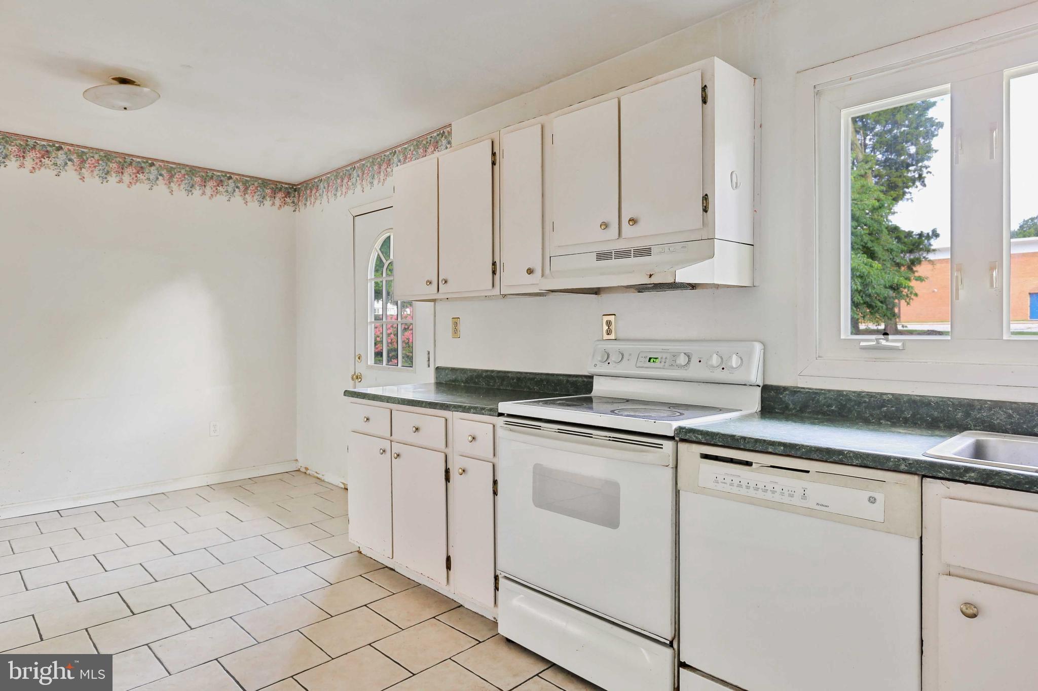 FOUR SEASONS ESTATES - Residential