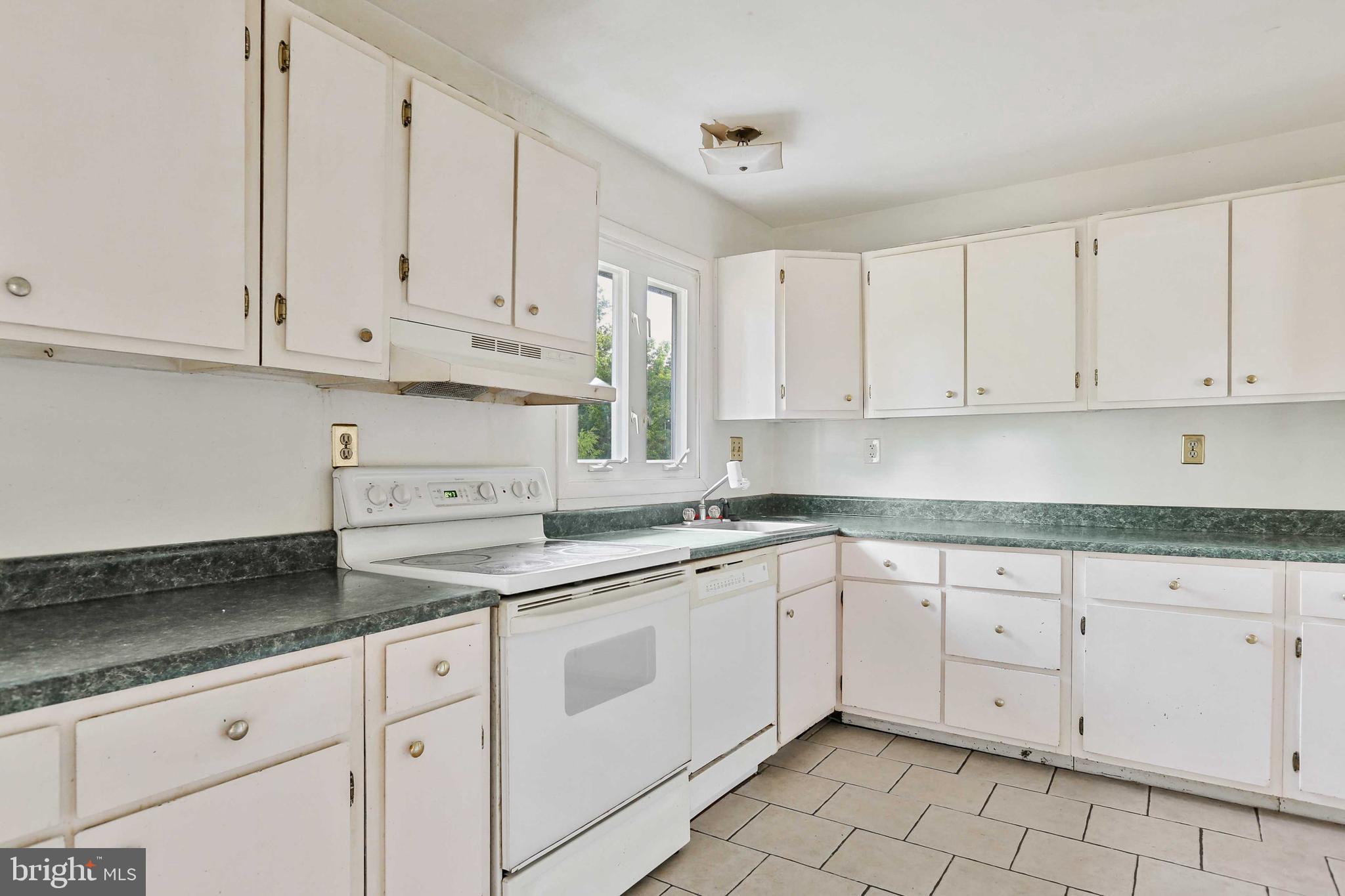 FOUR SEASONS ESTATES - Residential