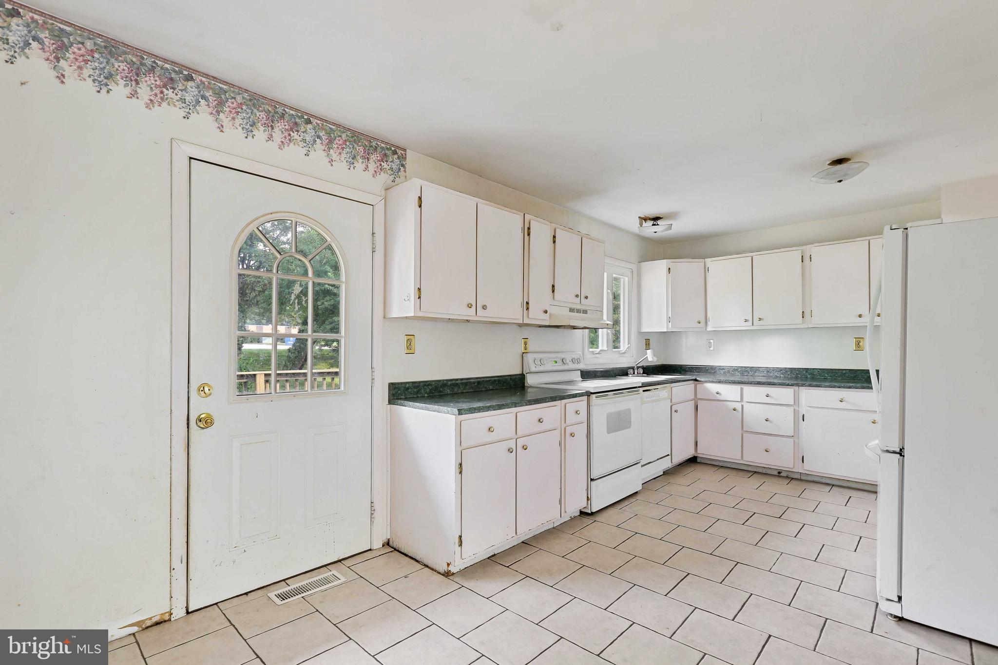 FOUR SEASONS ESTATES - Residential