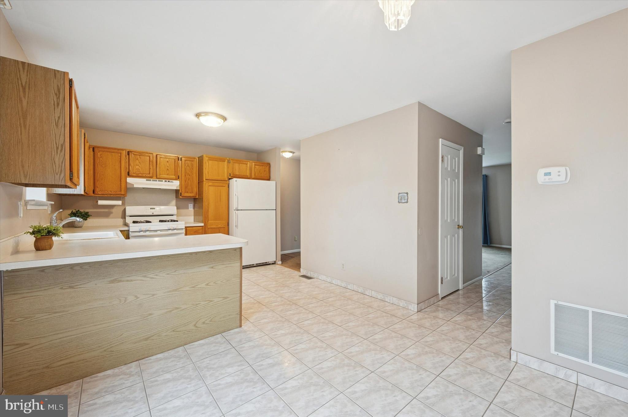 CAMBRIDGE SQ - Residential Lease