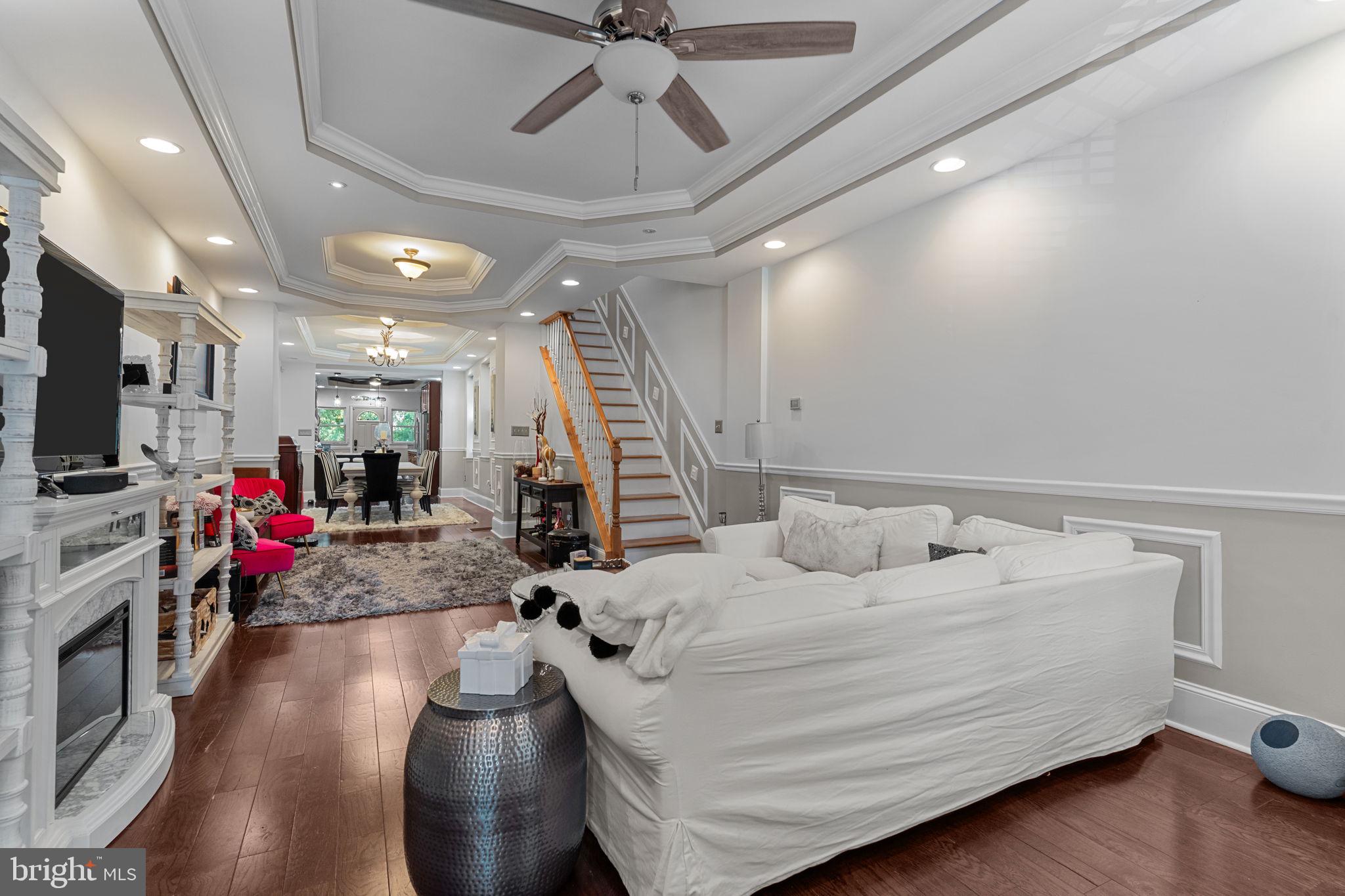 249 W DUVAL STREET