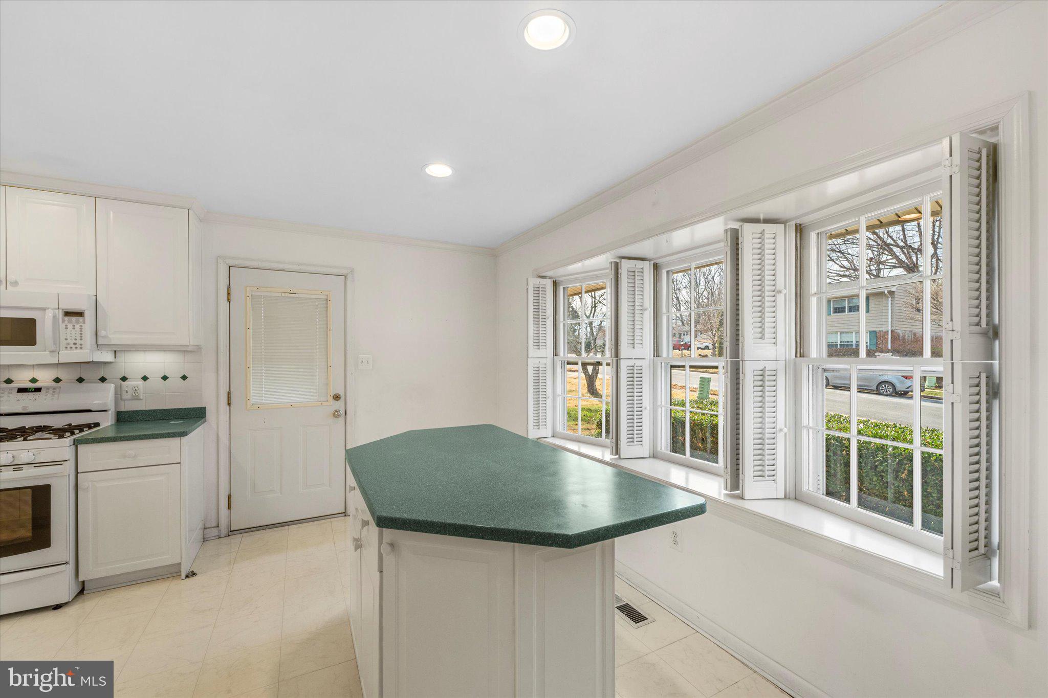 MOSBY WOODS - Residential