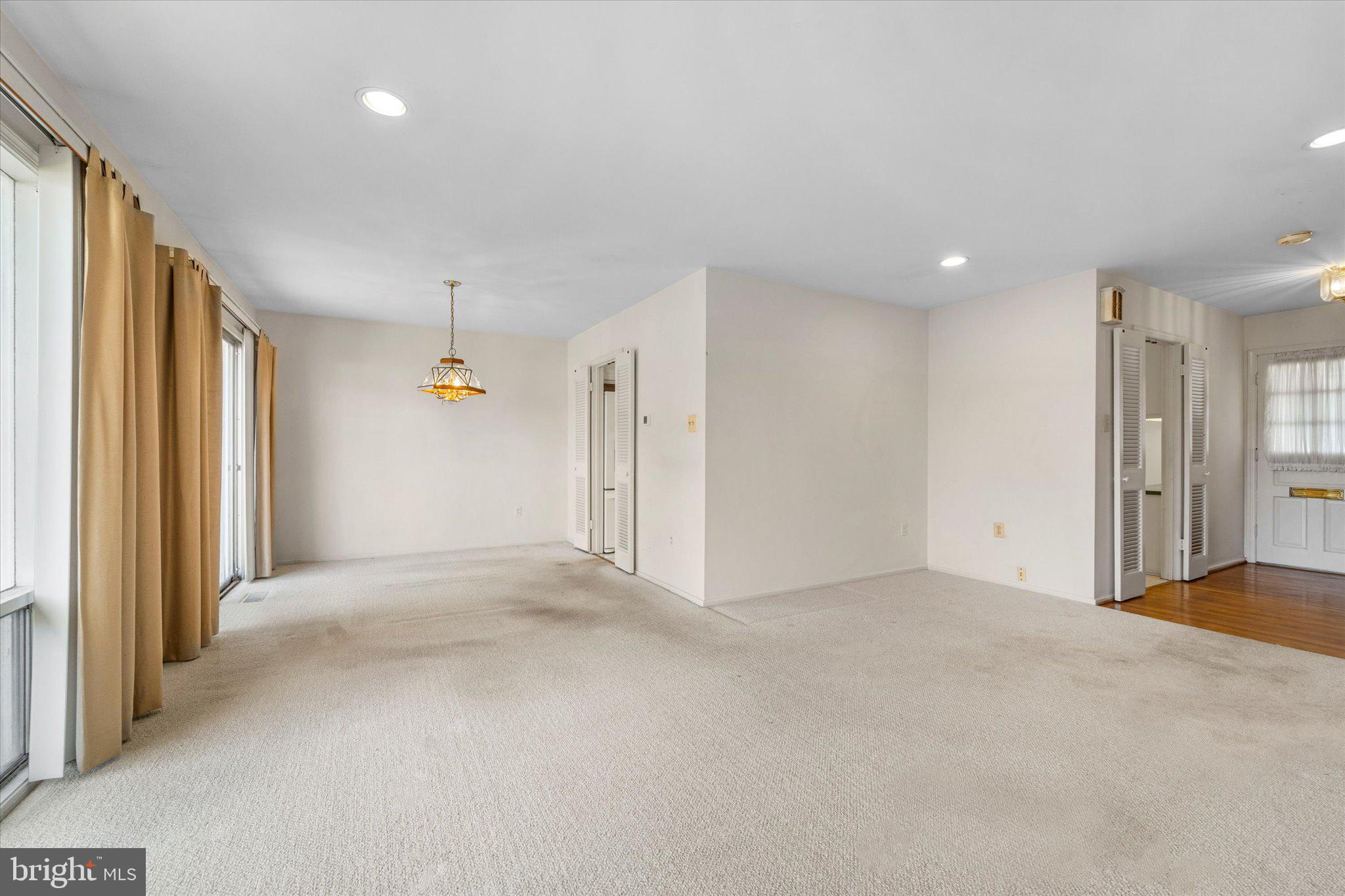 MOSBY WOODS - Residential