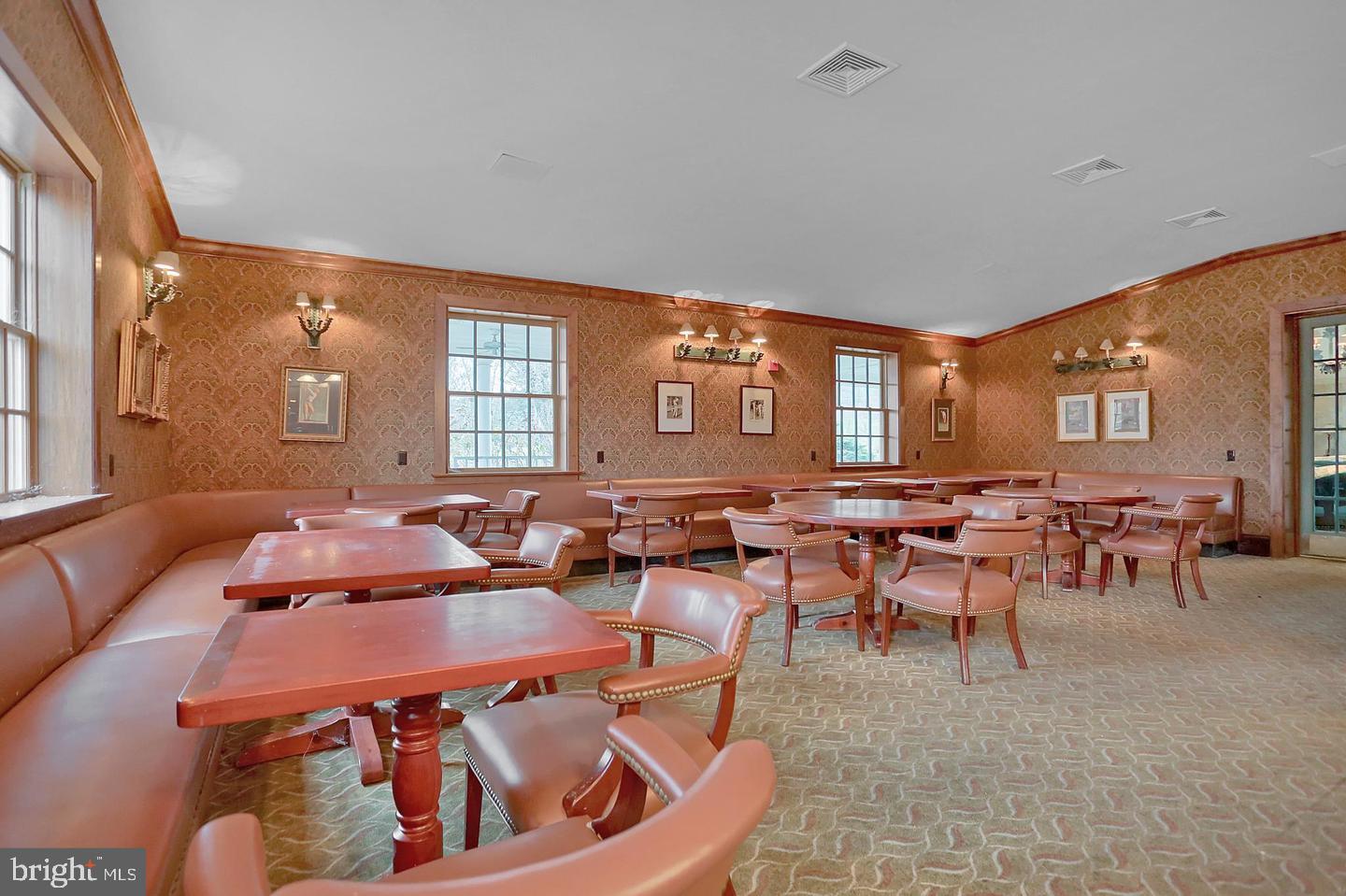 FELICITA - Commercial Sale