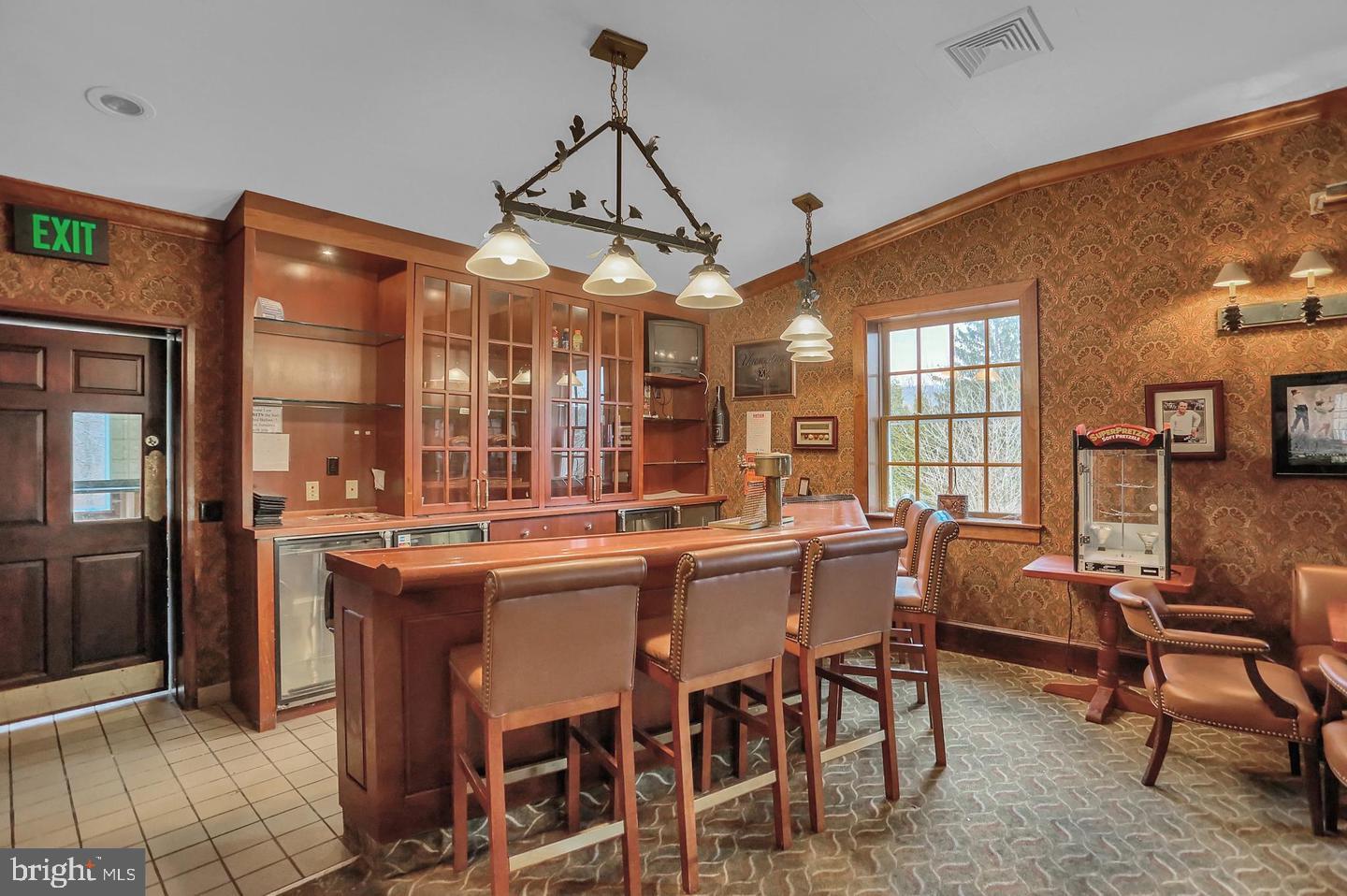 FELICITA - Commercial Sale