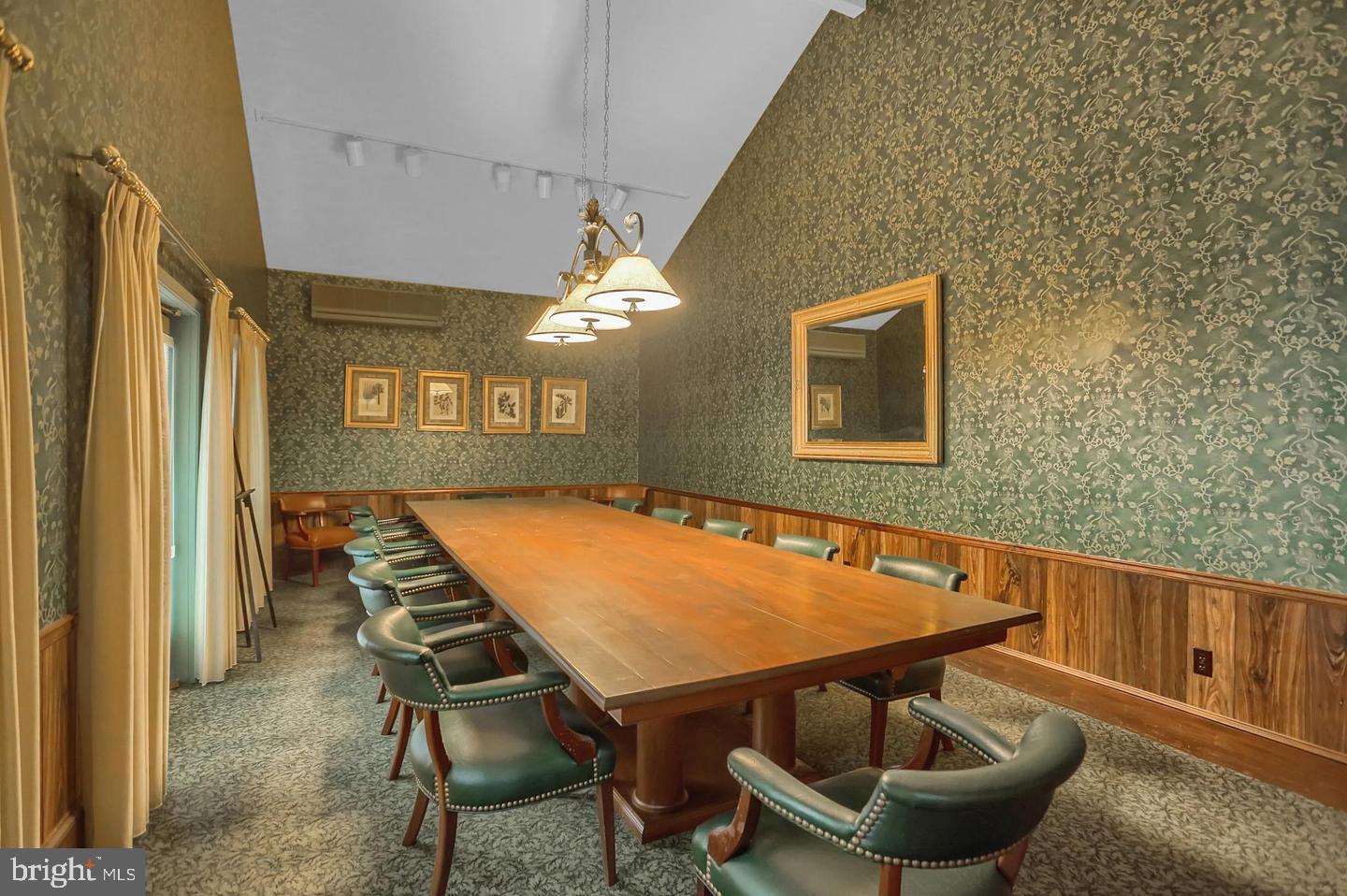 FELICITA - Commercial Sale