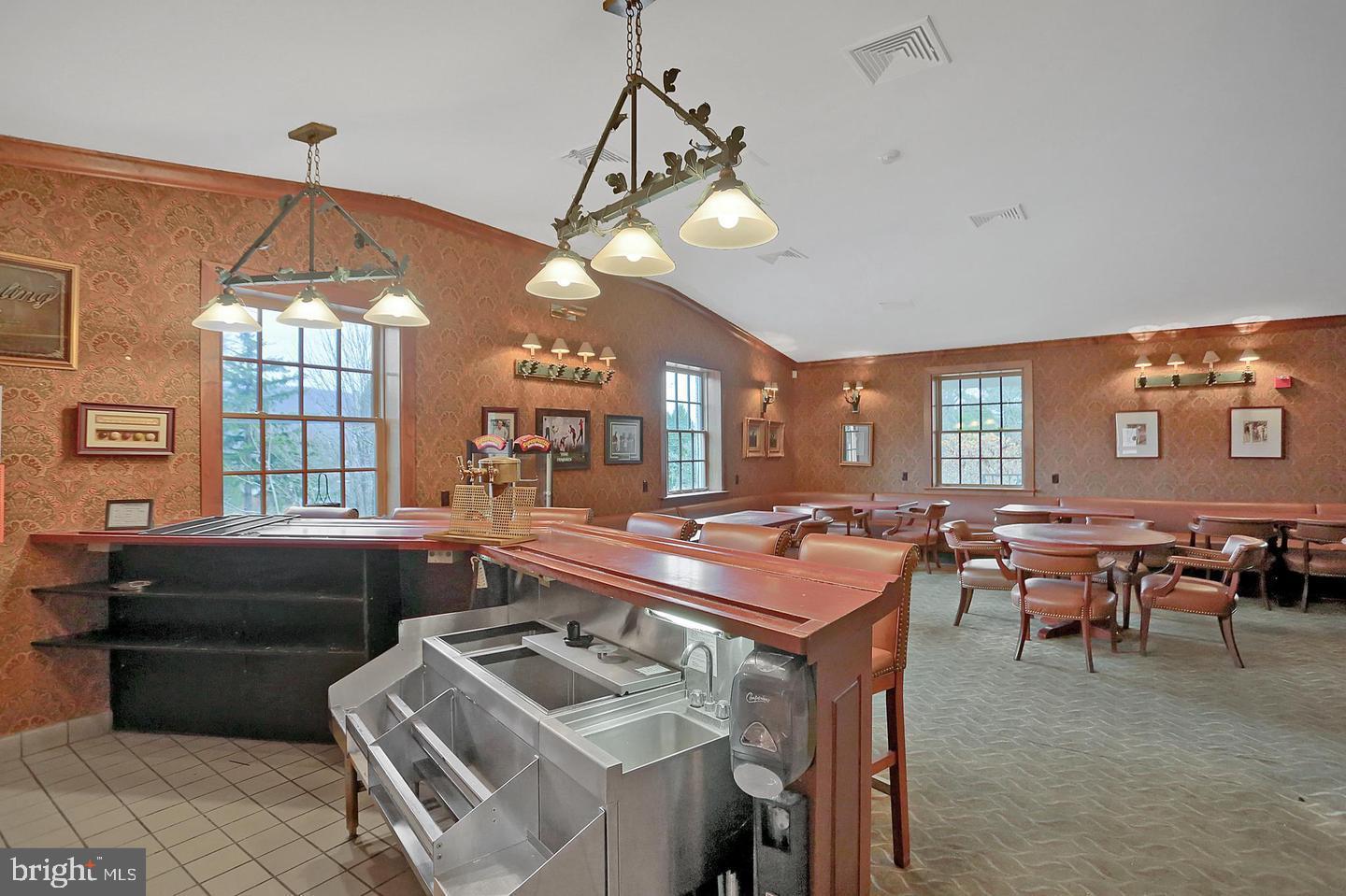 FELICITA - Commercial Sale