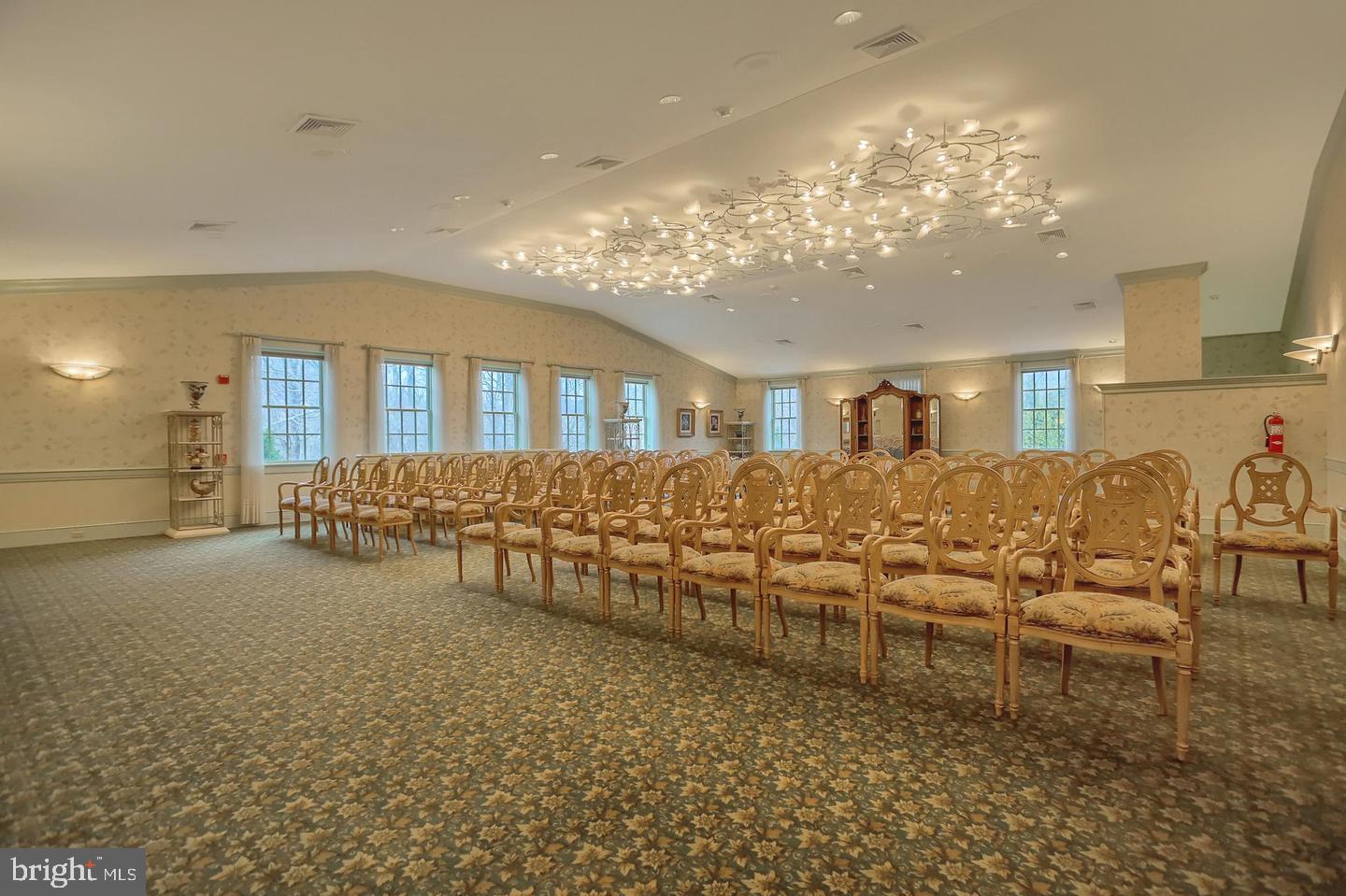 FELICITA - Commercial Sale