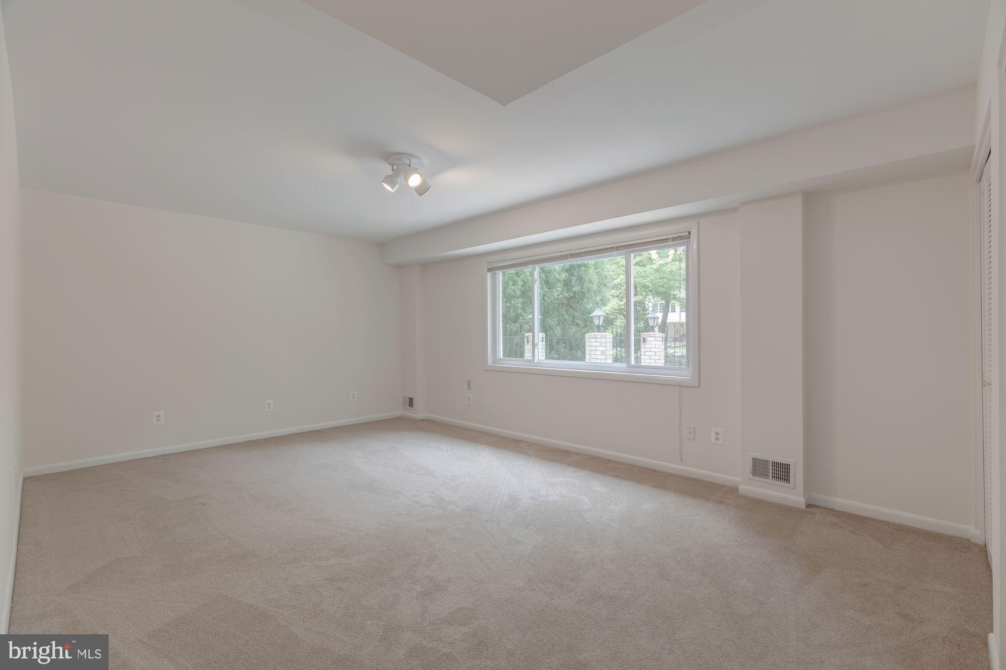 CHAIN BRIDGE FOREST - Residential