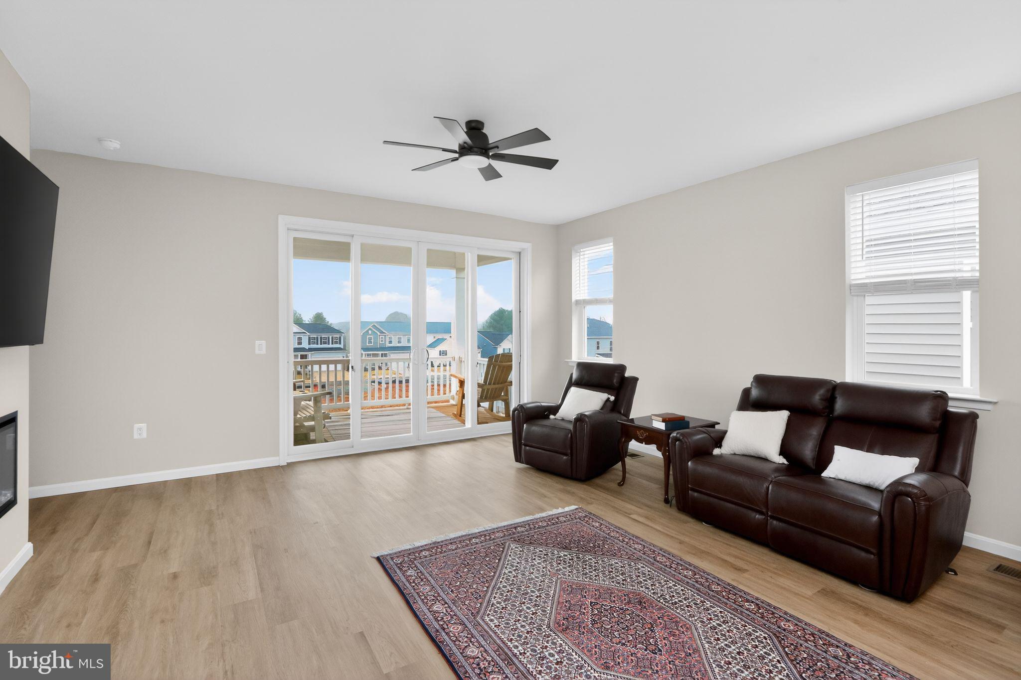 ROUND HILL MEADOWS - Residential