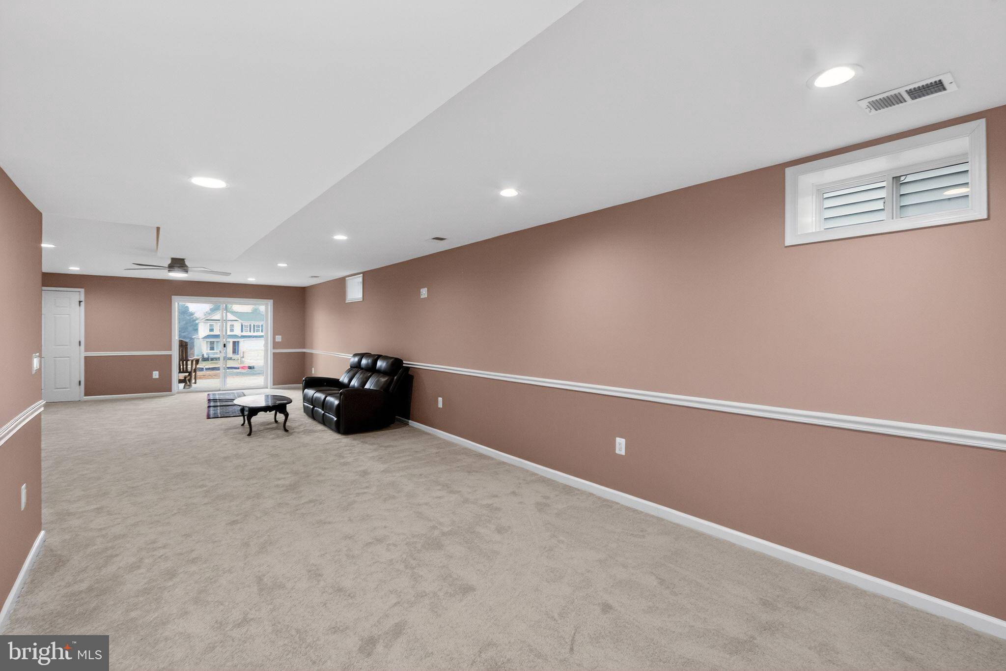 ROUND HILL MEADOWS - Residential