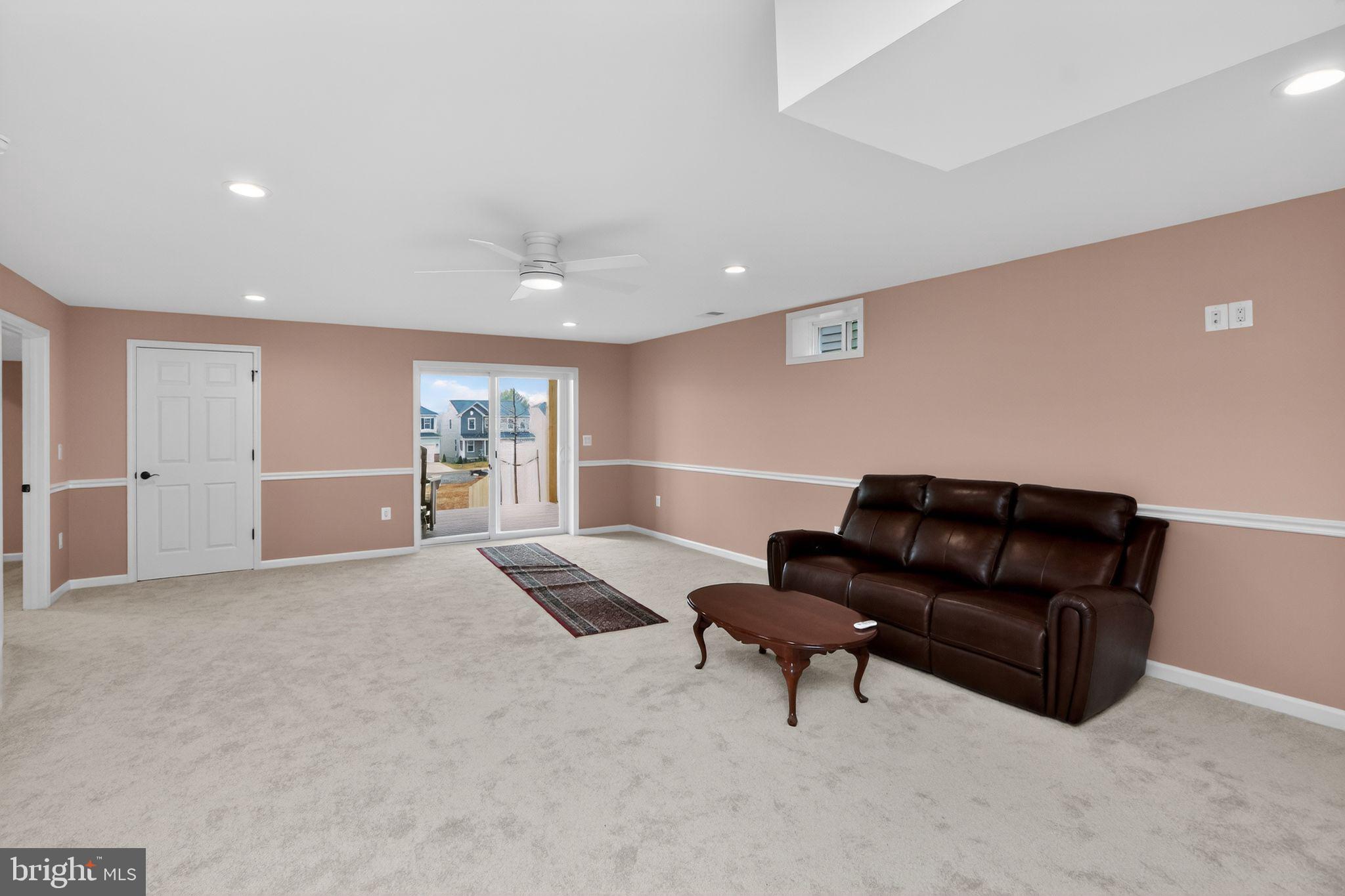 ROUND HILL MEADOWS - Residential