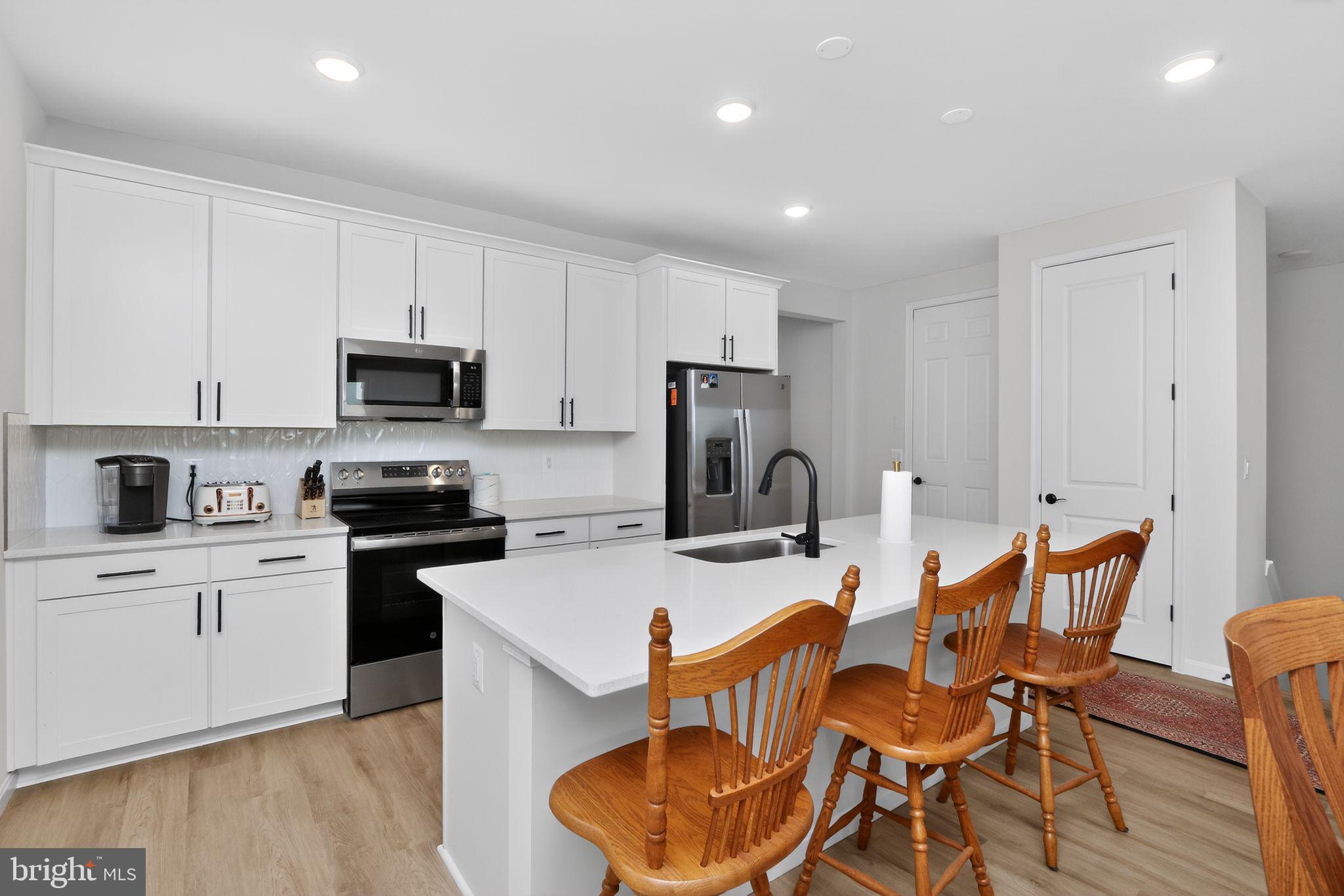 ROUND HILL MEADOWS - Residential