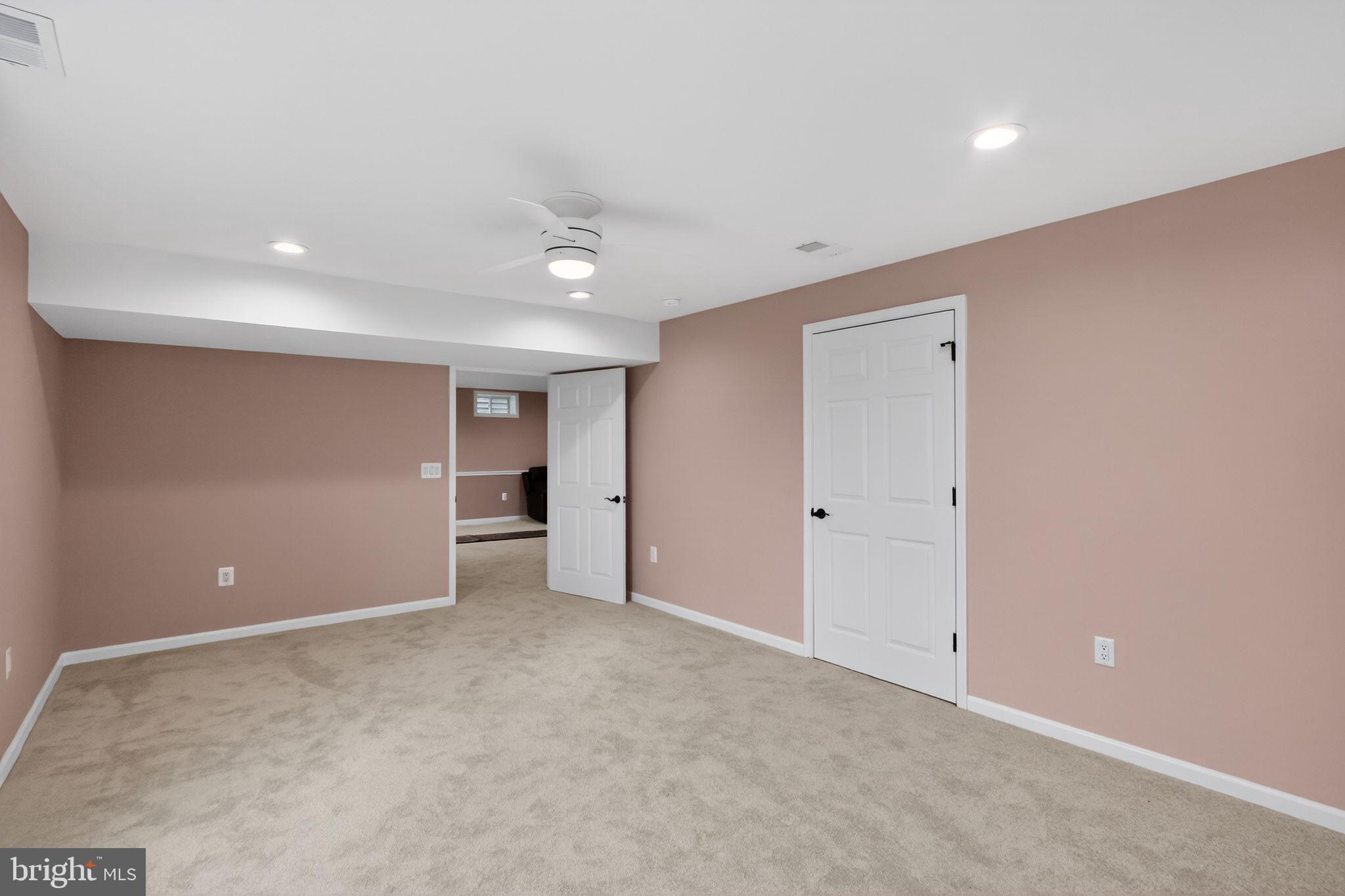 ROUND HILL MEADOWS - Residential