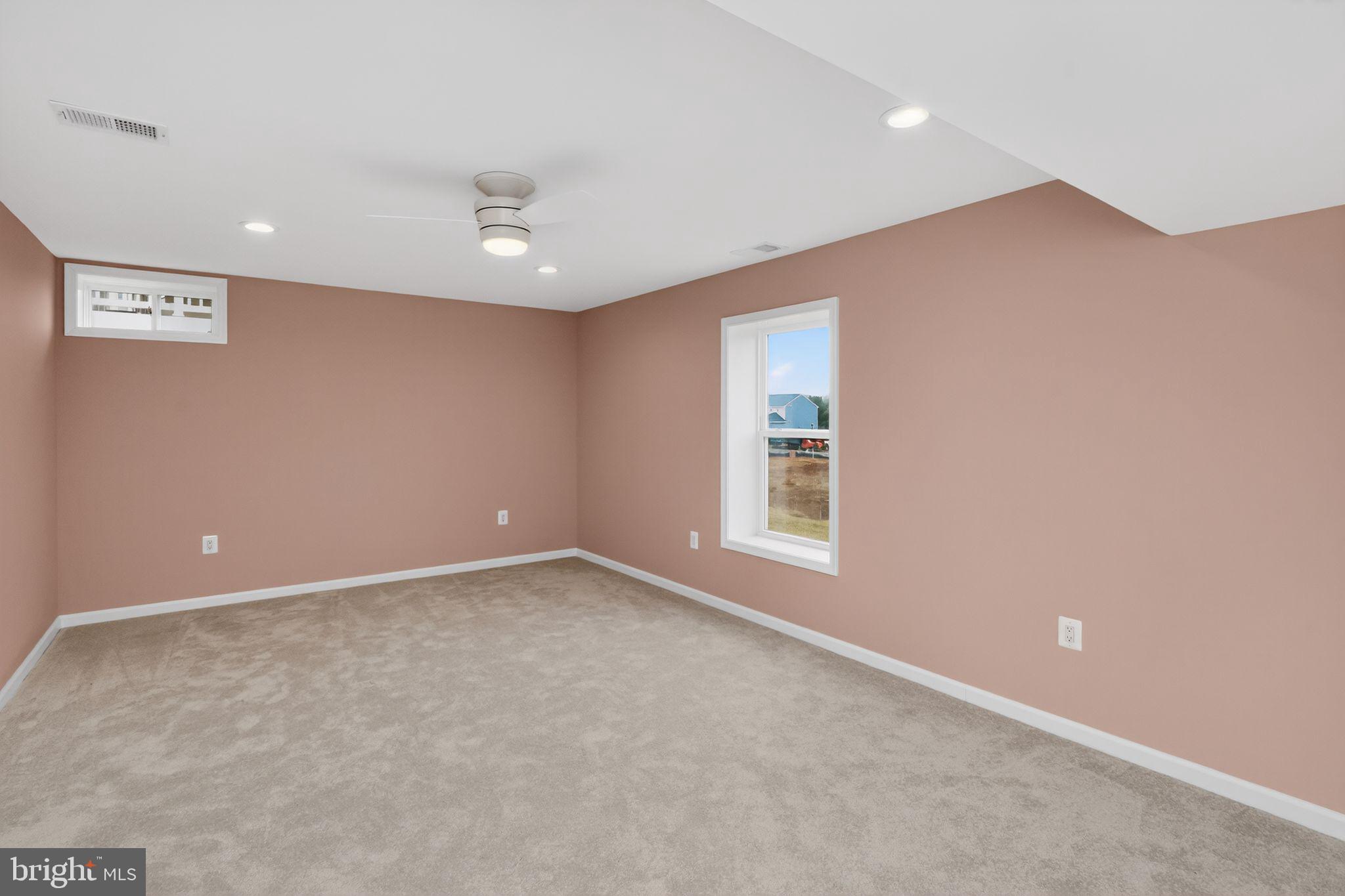 ROUND HILL MEADOWS - Residential