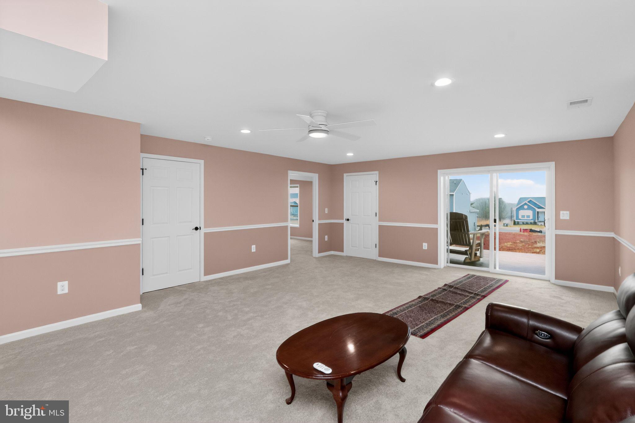 ROUND HILL MEADOWS - Residential