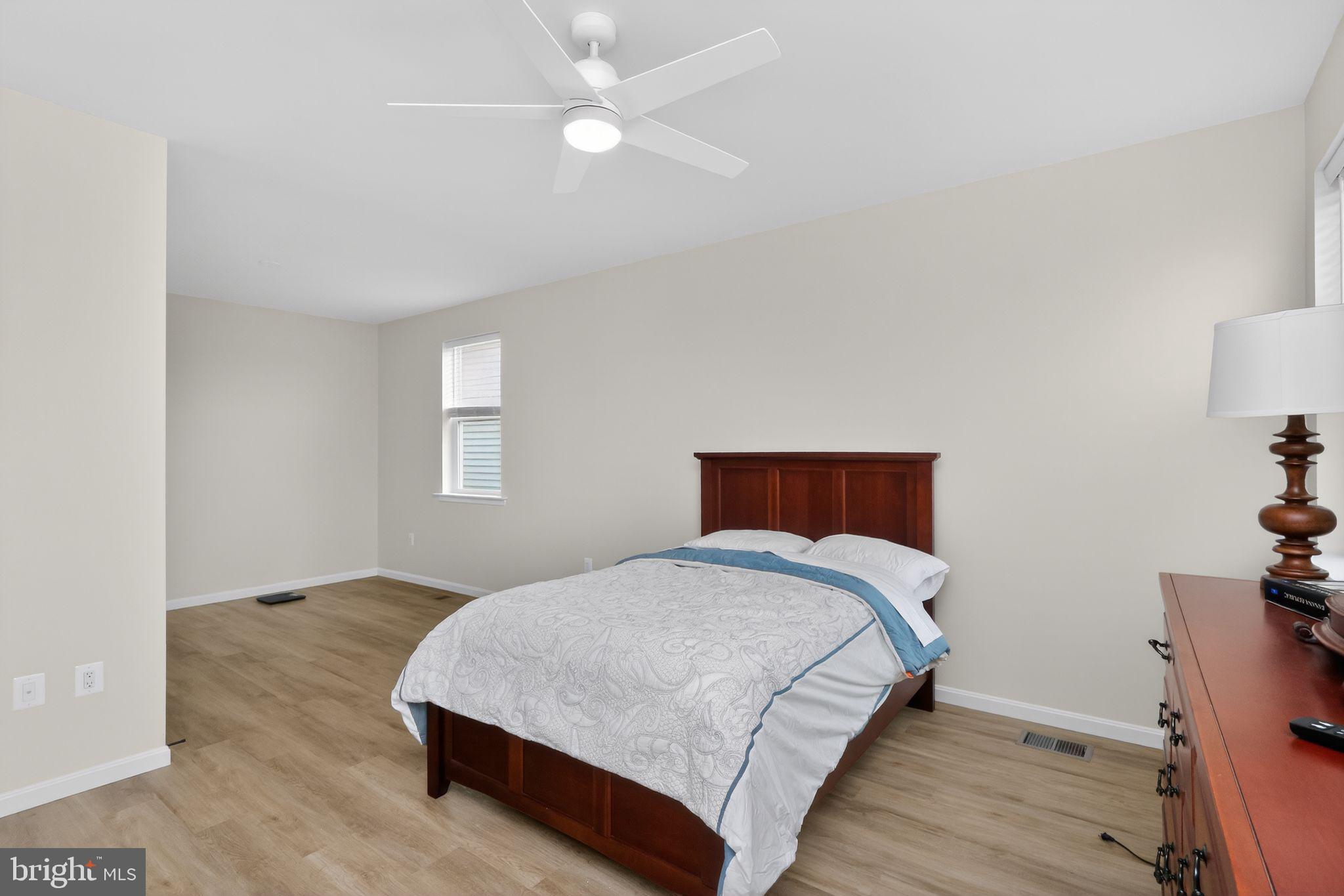 ROUND HILL MEADOWS - Residential