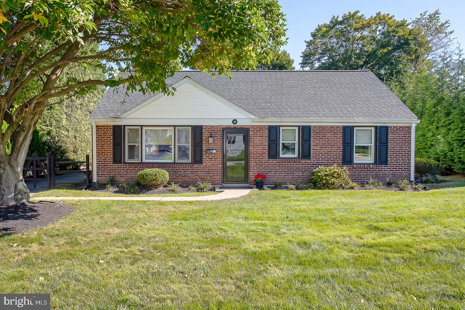 28 LONGWOOD DRIVE W