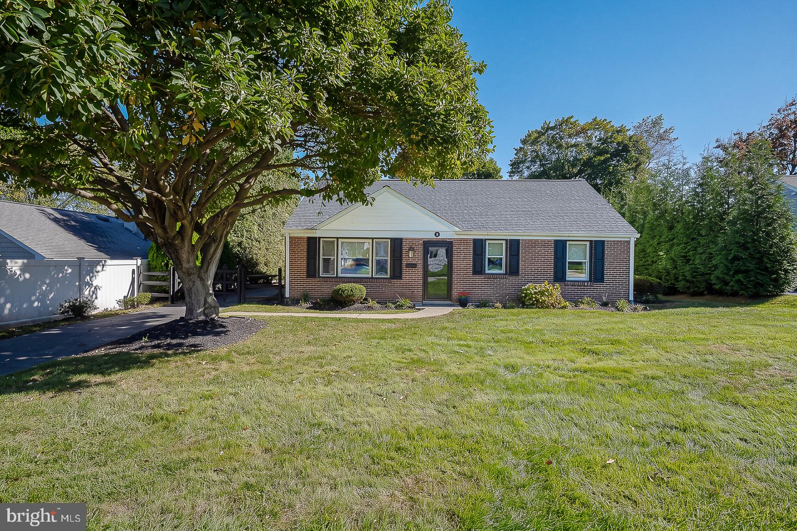 28 LONGWOOD DRIVE W