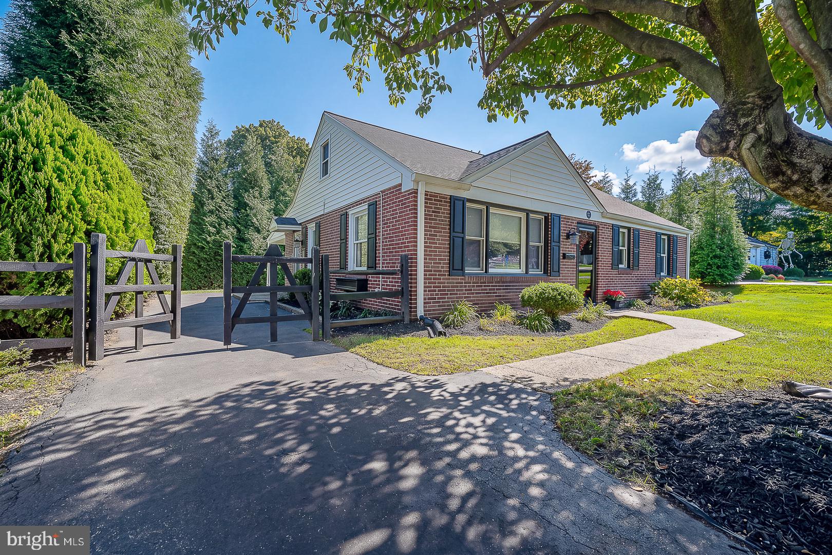 28 LONGWOOD DRIVE W