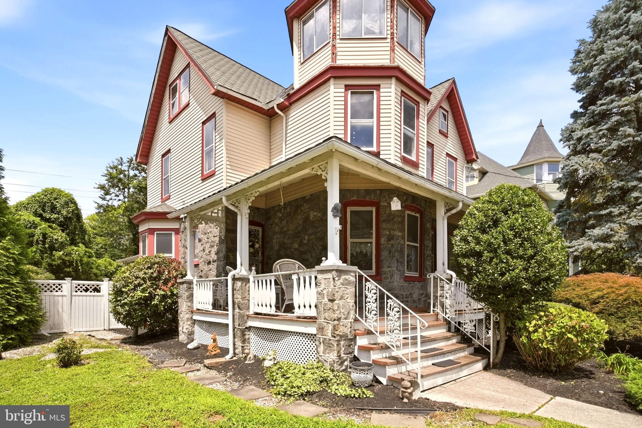 19 W HINCKLEY AVENUE