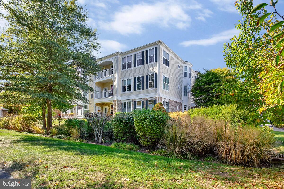 FOUR SEASONS - Residential