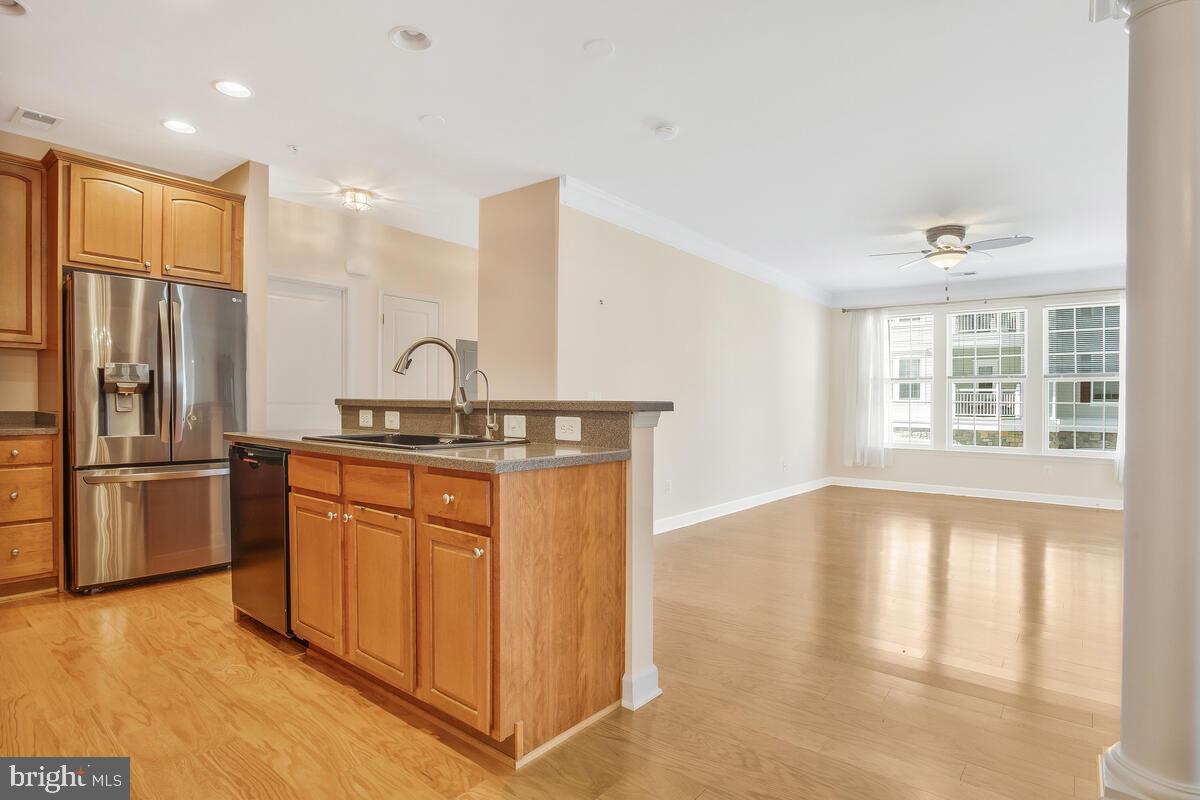 FOUR SEASONS - Residential