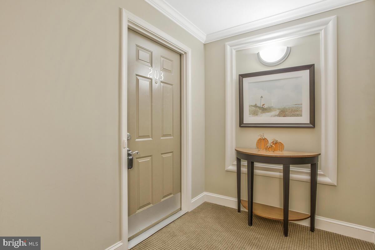 FOUR SEASONS - Residential