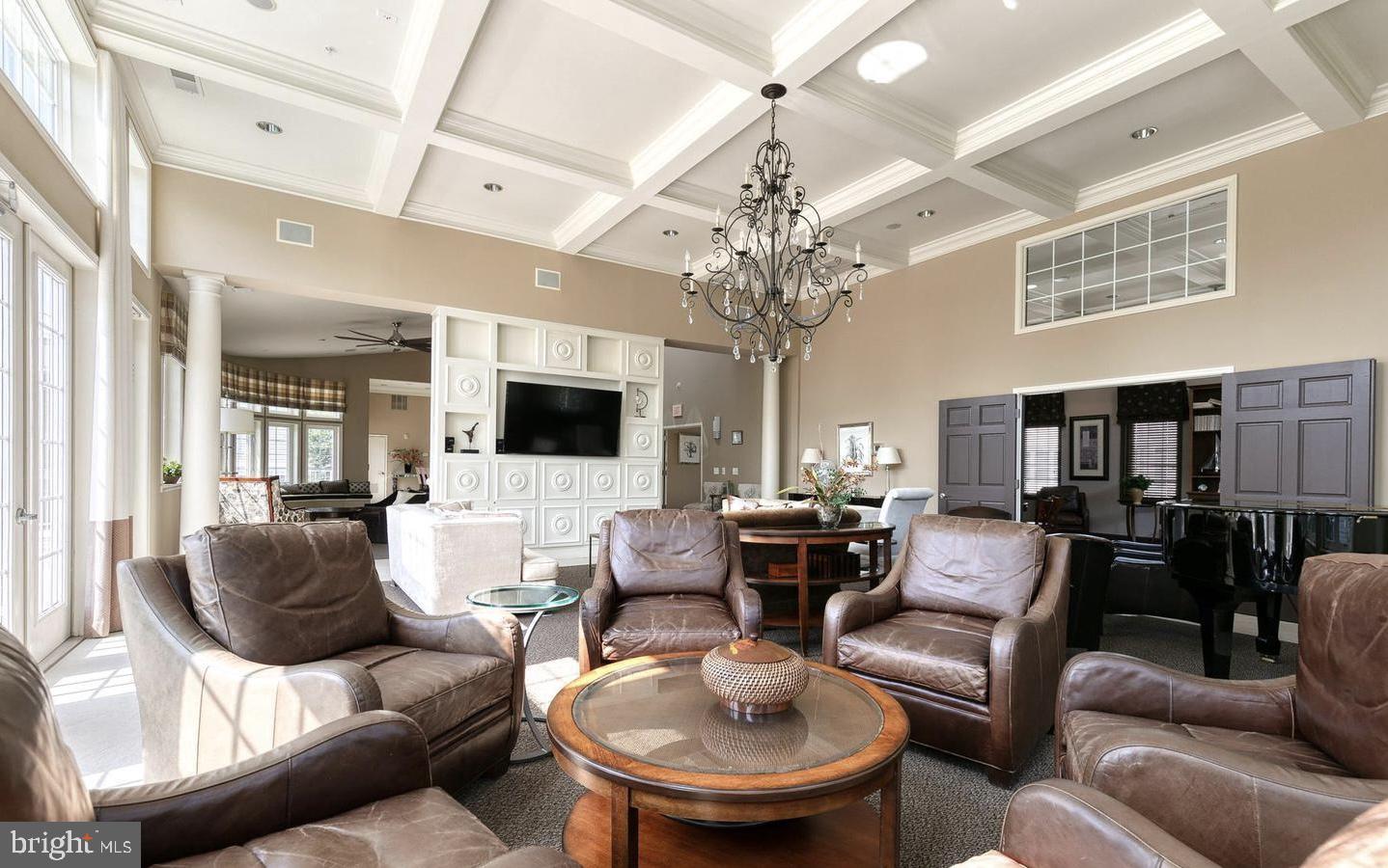 FOUR SEASONS - Residential