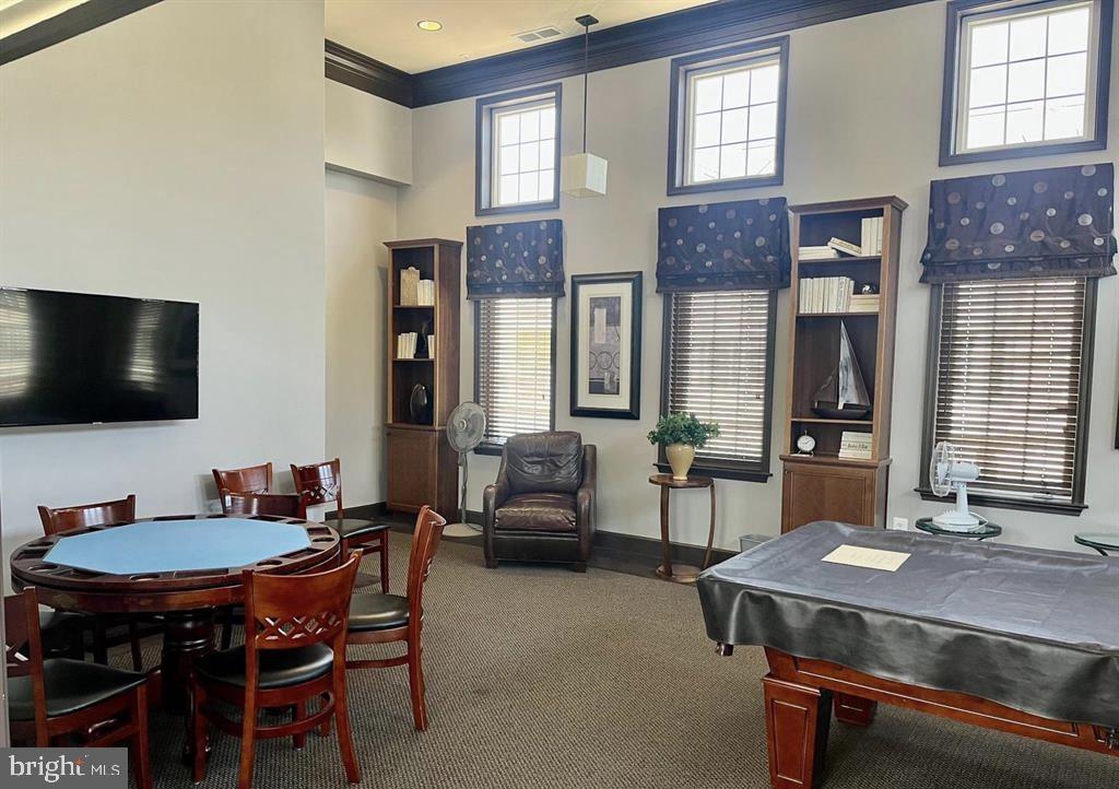 FOUR SEASONS - Residential