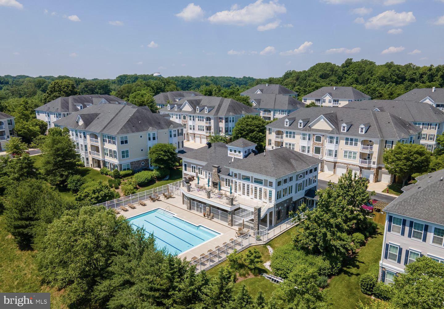 FOUR SEASONS - Residential