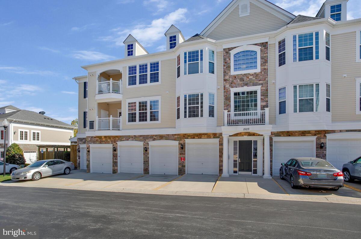 FOUR SEASONS - Residential