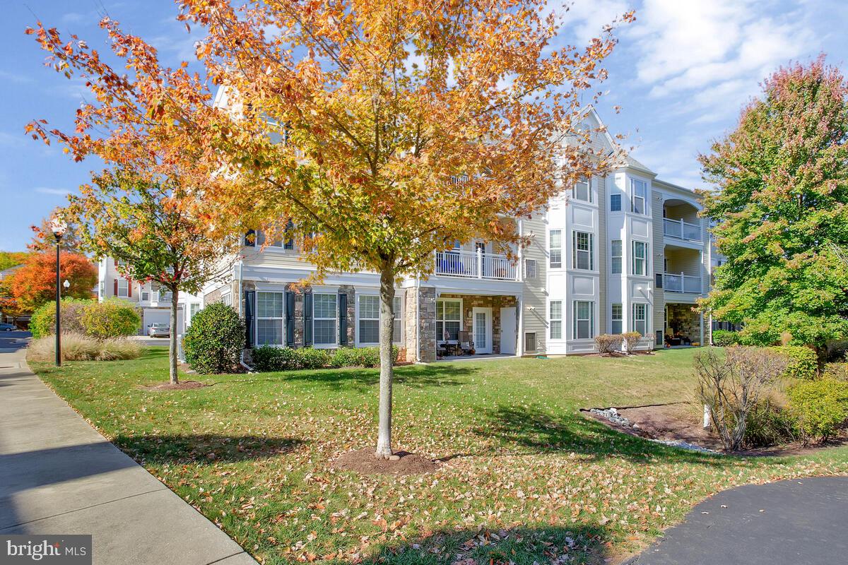 FOUR SEASONS - Residential