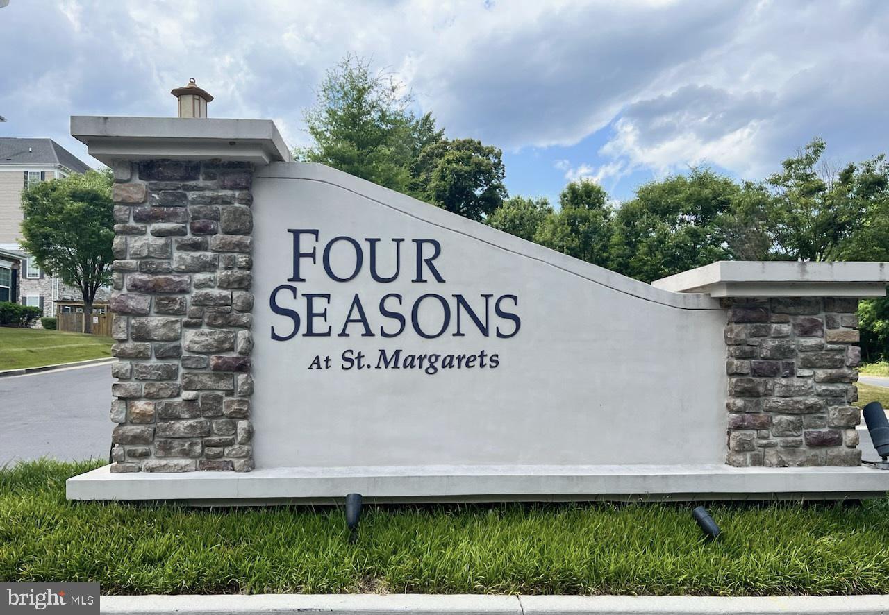 FOUR SEASONS - Residential