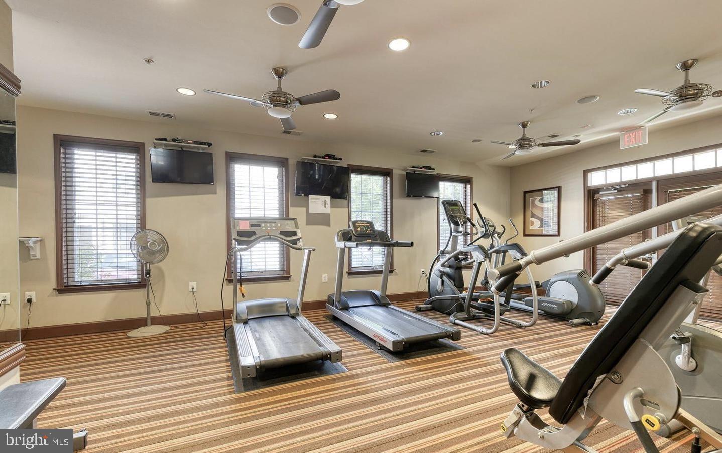 FOUR SEASONS - Residential