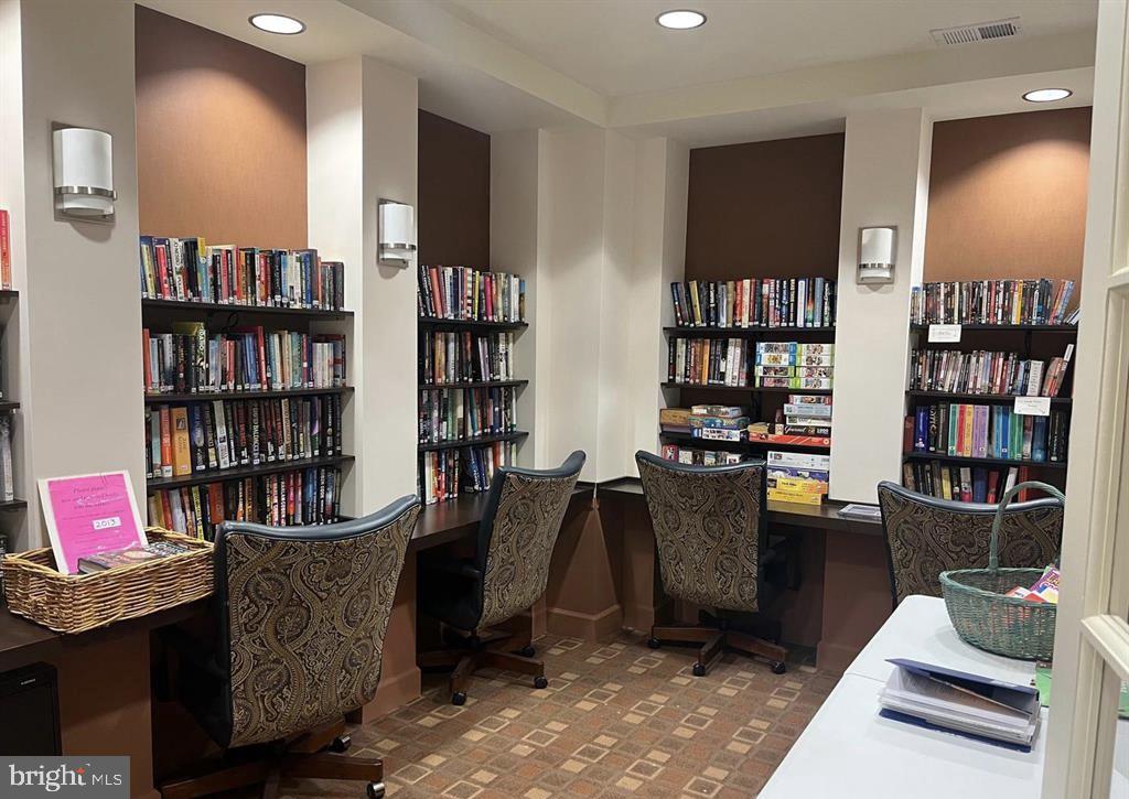 FOUR SEASONS - Residential