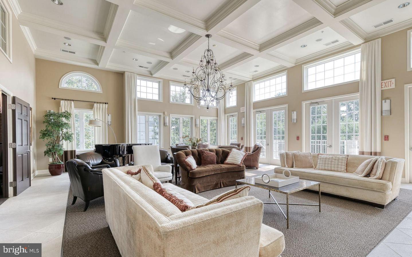 FOUR SEASONS - Residential