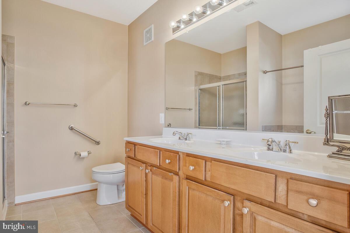 FOUR SEASONS - Residential