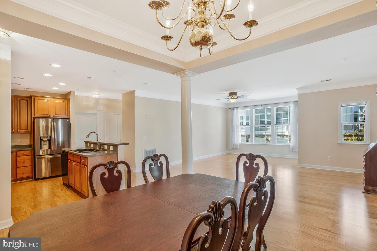 FOUR SEASONS - Residential