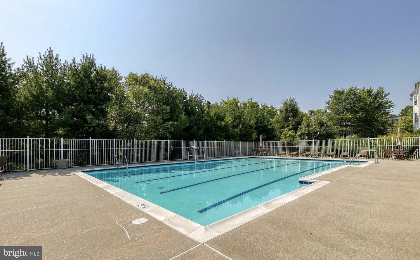 FOUR SEASONS - Residential