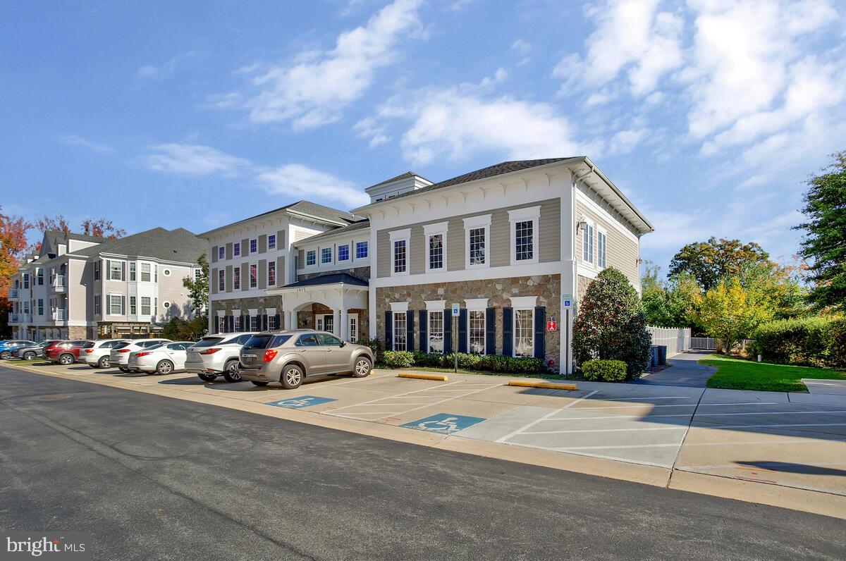 FOUR SEASONS - Residential