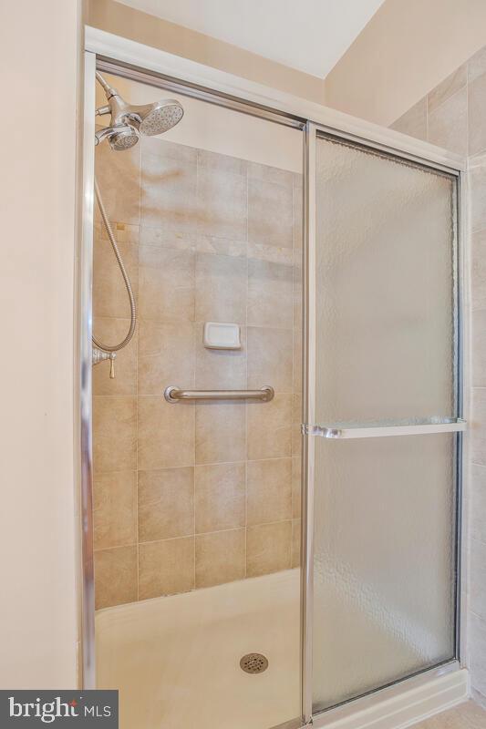 FOUR SEASONS - Residential