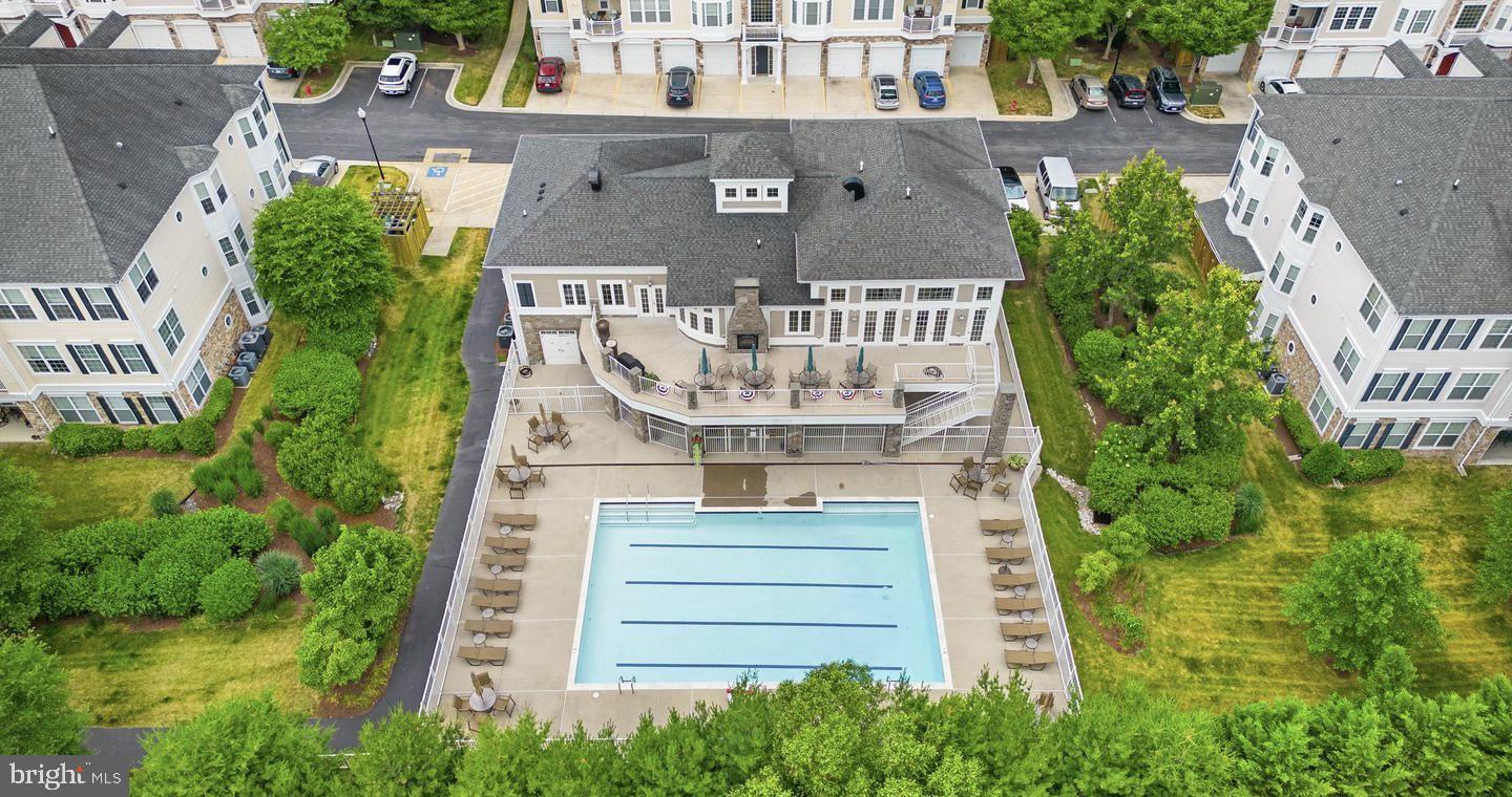 FOUR SEASONS - Residential