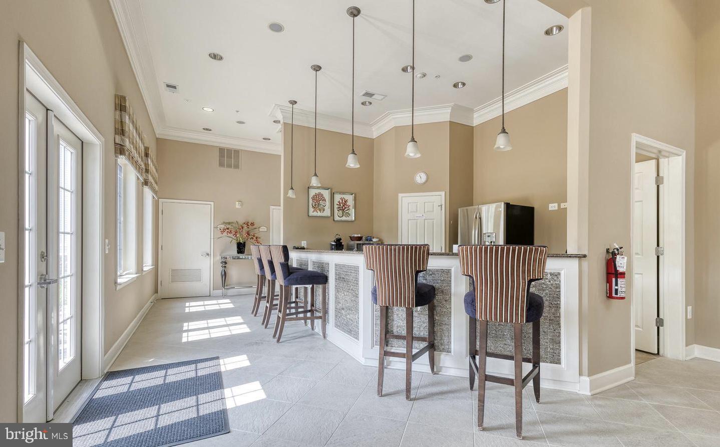 FOUR SEASONS - Residential