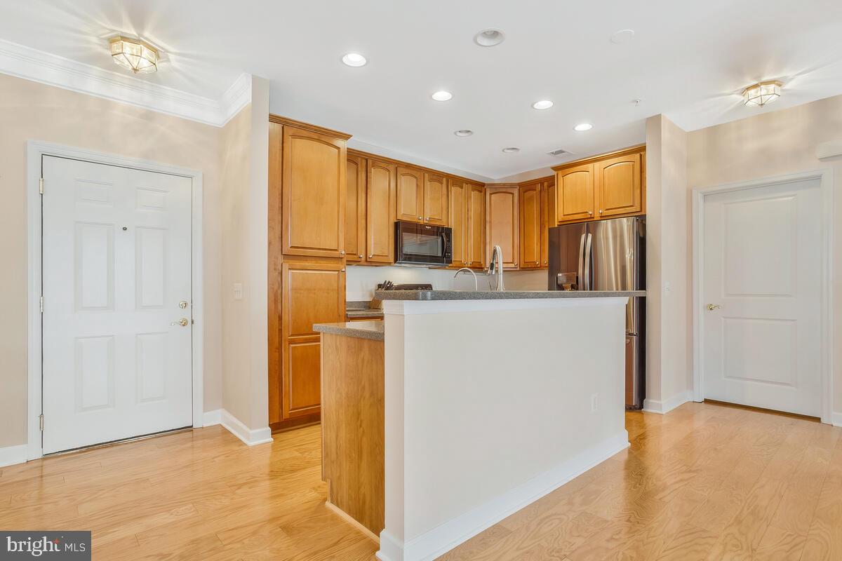 FOUR SEASONS - Residential