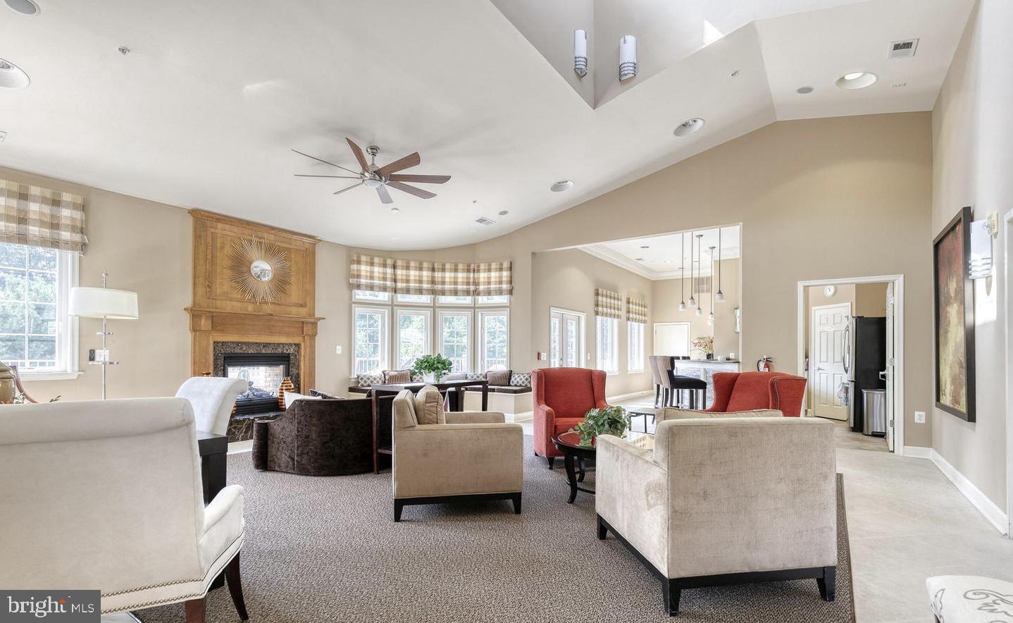 FOUR SEASONS - Residential