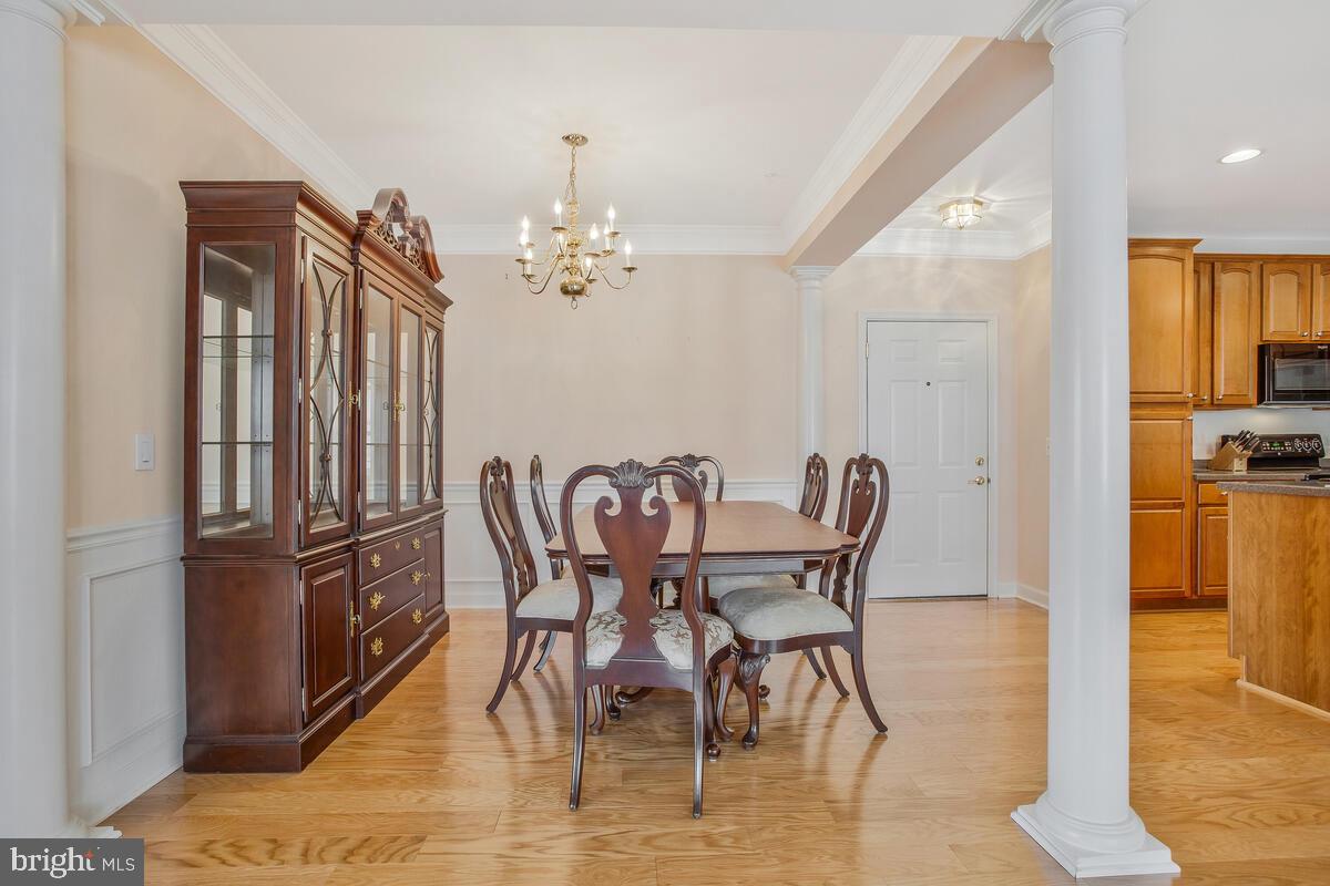 FOUR SEASONS - Residential