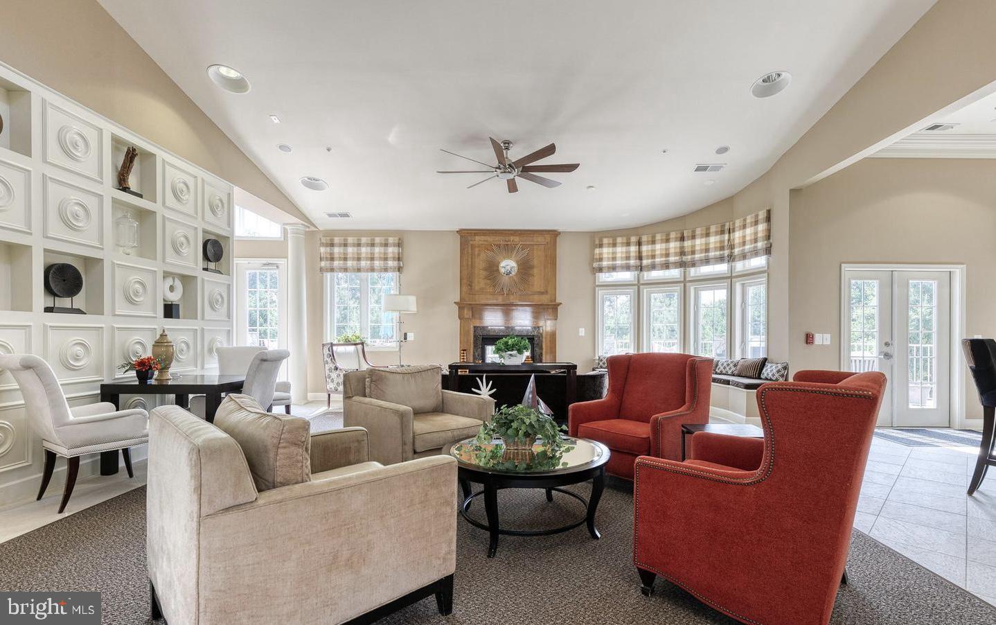 FOUR SEASONS - Residential